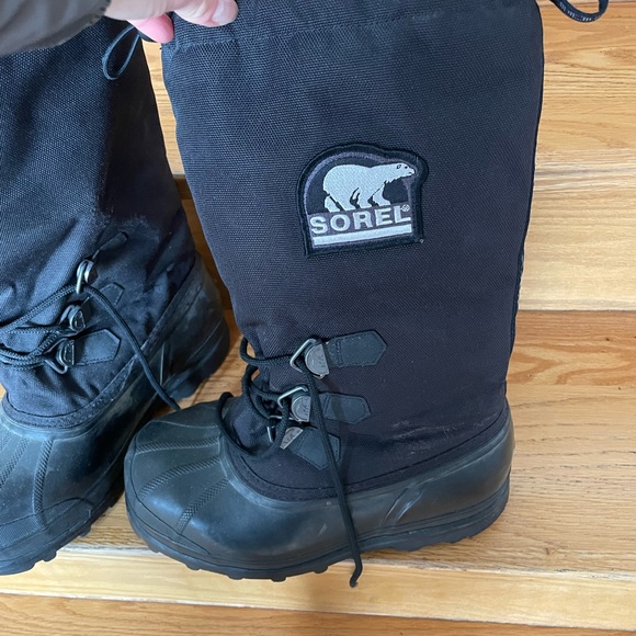 Heavy-duty and warm Sorel boots! Great grips. - Picture 2 of 6